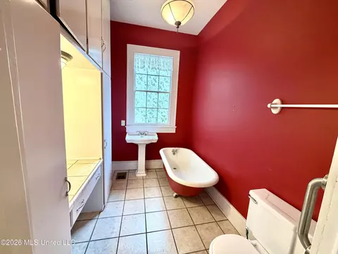 Bath - 3807 Dantzler St, Moss Point, MS 39563 photo 3 of 6