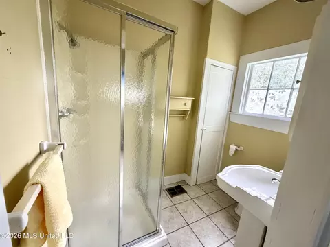 Bath - 3807 Dantzler St, Moss Point, MS 39563 photo 5 of 6