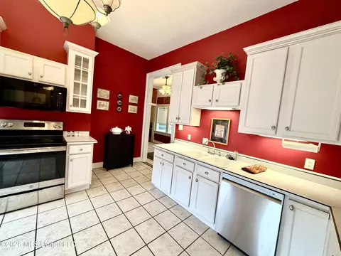 Kitchen - 3807 Dantzler St, Moss Point, MS 39563 photo 6 of 7