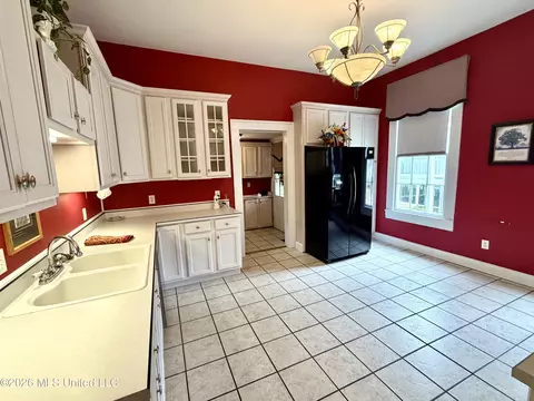 Kitchen - 3807 Dantzler St, Moss Point, MS 39563 photo 3 of 7