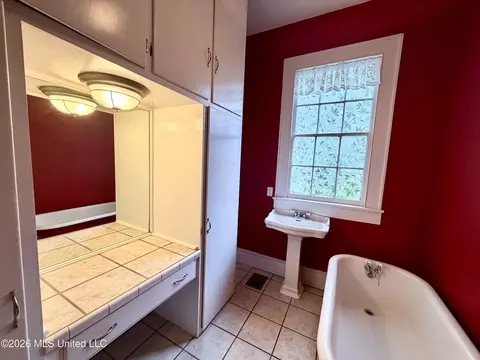 Bath - 3807 Dantzler St, Moss Point, MS 39563 photo 4 of 6