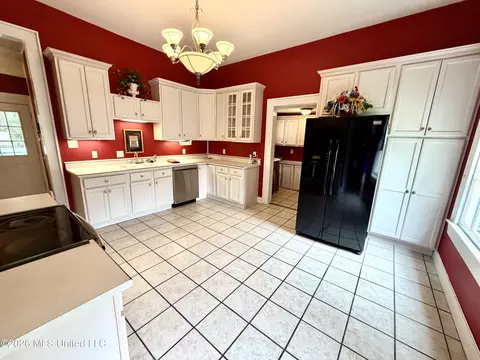 Kitchen - 3807 Dantzler St, Moss Point, MS 39563 photo 5 of 7