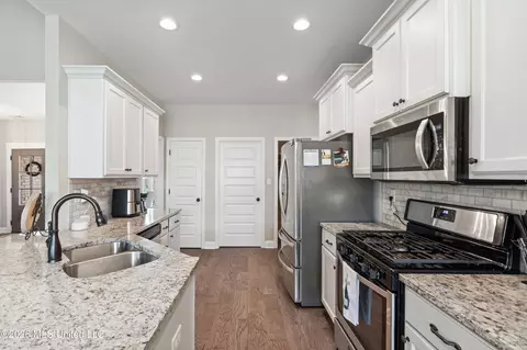 Kitchen - 1218 Perry Place Dr, Hernando, MS 38632 photo 2 of 3