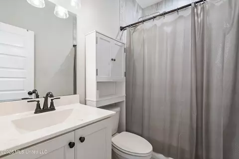 Bath - 1218 Perry Place Dr, Hernando, MS 38632 photo 3 of 3