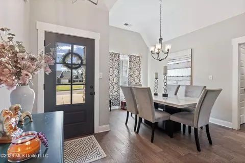Entry Way - 1218 Perry Place Dr, Hernando, MS 38632 photo 1 of 3