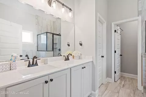 Bath - 1218 Perry Place Dr, Hernando, MS 38632 photo 1 of 3