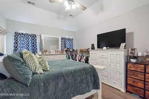 Bedroom - 1218 Perry Place Dr, Hernando, MS 38632 photo 2 of 4