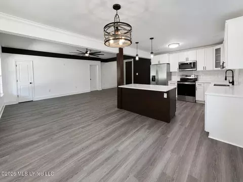 Living - 143 Pre Eddy Rd, Lucedale, MS 39452 photo 6 of 11