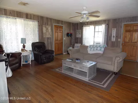 Living - 1010 Main St, Wesson, MS 39191 photo 1 of 1