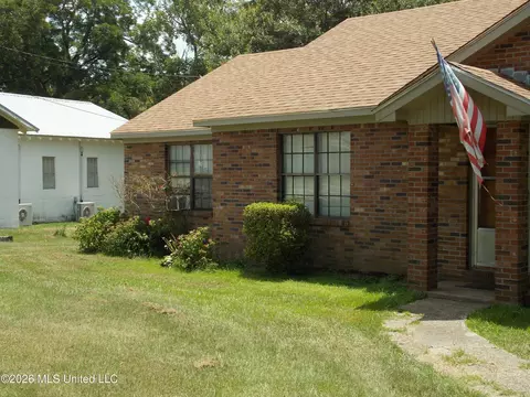 Exterior - 1010 Main St, Wesson, MS 39191 photo 3 of 5