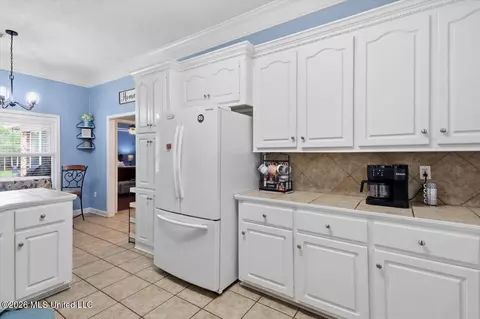 Kitchen - 261 Cherry Bark Dr, Brandon, MS 39047 photo 2 of 2