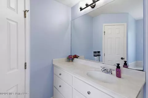 Bath - 261 Cherry Bark Dr, Brandon, MS 39047 photo 1 of 4