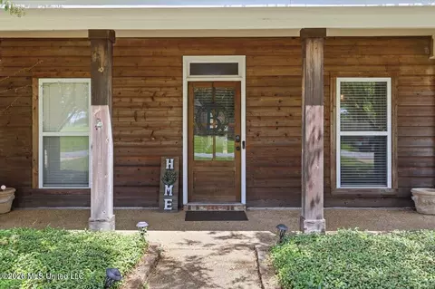 Exterior - 261 Cherry Bark Dr, Brandon, MS 39047 photo 2 of 7