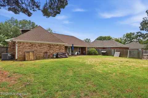 Exterior - 261 Cherry Bark Dr, Brandon, MS 39047 photo 5 of 7