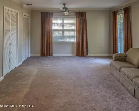 Living - 203 N Temple Rd, Natchez, MS 39120 photo 8 of 9