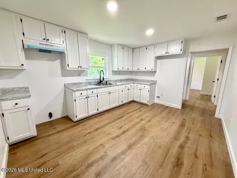 Kitchen - 4513 Pine St, Moss Point, MS 39563 photo 3 of 3