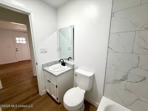 Bath - 4513 Pine St, Moss Point, MS 39563 photo 1 of 4