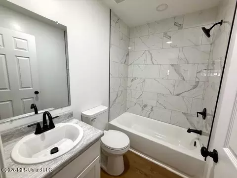Bath - 4513 Pine St, Moss Point, MS 39563 photo 4 of 4