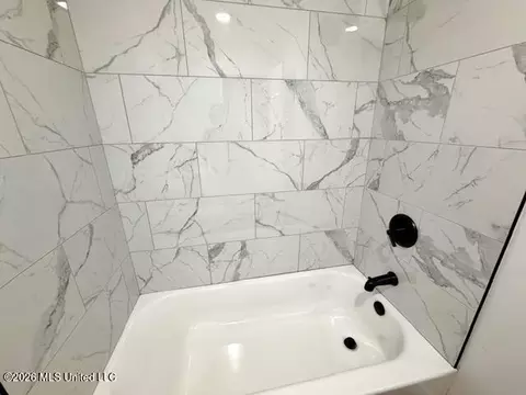 Bath - 4513 Pine St, Moss Point, MS 39563 photo 3 of 4