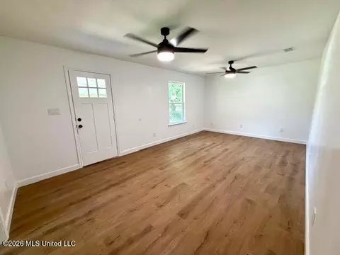 Living - 4513 Pine St, Moss Point, MS 39563 photo 5 of 9