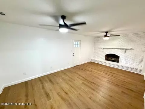 Living - 4513 Pine St, Moss Point, MS 39563 photo 6 of 9