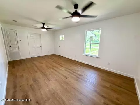 Living - 4513 Pine St, Moss Point, MS 39563 photo 3 of 9