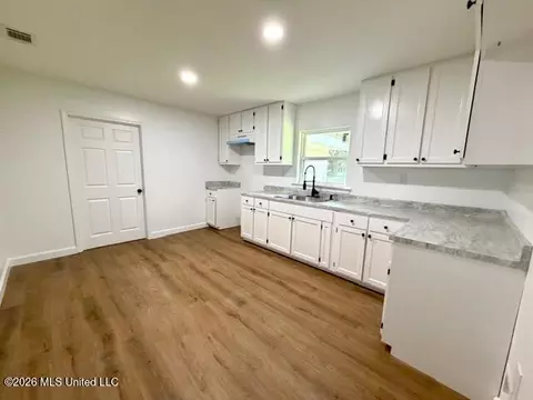 Kitchen - 4513 Pine St, Moss Point, MS 39563 photo 2 of 3