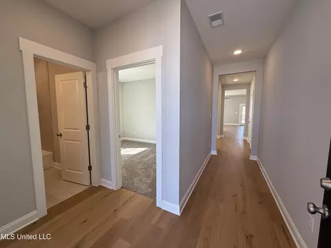 Entry Way - 843 Quitman Ct, Nesbit, MS 38651 photo 6 of 7