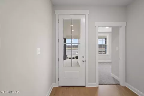 Entry Way - 833 W Quitman Ct, Nesbit, MS 38651 photo 2 of 4