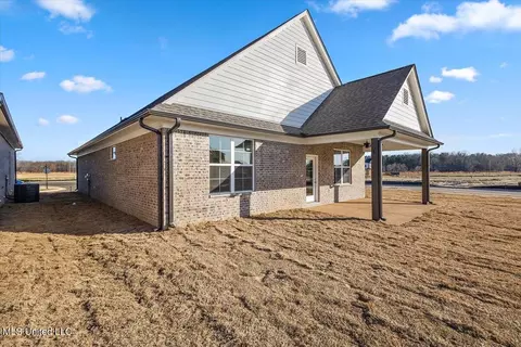 Exterior - 833 W Quitman Ct, Nesbit, MS 38651 photo 7 of 7