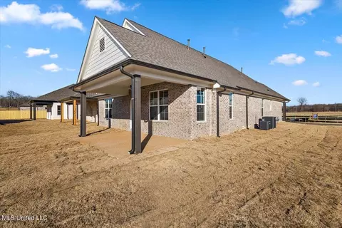 Exterior - 833 W Quitman Ct, Nesbit, MS 38651 photo 6 of 7