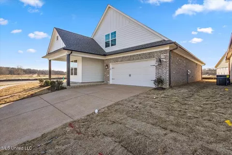 Exterior - 833 W Quitman Ct, Nesbit, MS 38651 photo 4 of 7