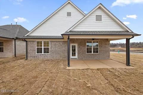 Exterior - 833 W Quitman Ct, Nesbit, MS 38651 photo 5 of 7