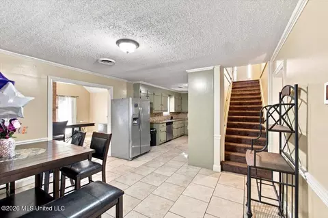 Entry Way - 345 Valley Vista Dr, Jackson, MS 39211 photo 2 of 3