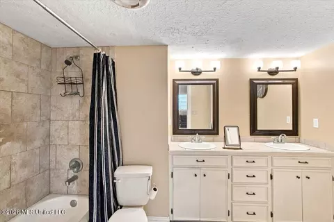 Bath - 345 Valley Vista Dr, Jackson, MS 39211 photo 1 of 3