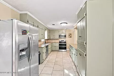 Kitchen - 345 Valley Vista Dr, Jackson, MS 39211 photo 1 of 2