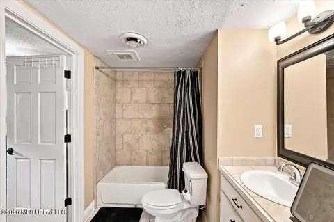 Bath - 345 Valley Vista Dr, Jackson, MS 39211 photo 2 of 3