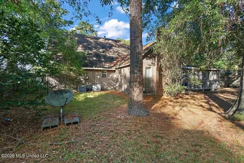Exterior - 345 Valley Vista Dr, Jackson, MS 39211 photo 6 of 8