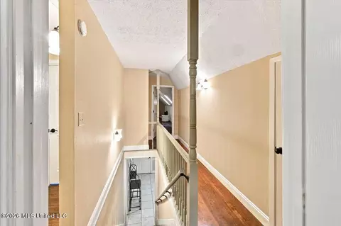 Entry Way - 345 Valley Vista Dr, Jackson, MS 39211 photo 3 of 3
