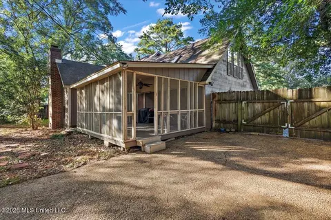 Exterior - 345 Valley Vista Dr, Jackson, MS 39211 photo 4 of 8