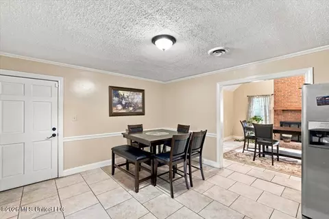 Dining - 345 Valley Vista Dr, Jackson, MS 39211 photo 1 of 3