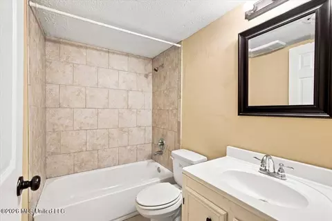 Bath - 345 Valley Vista Dr, Jackson, MS 39211 photo 3 of 3