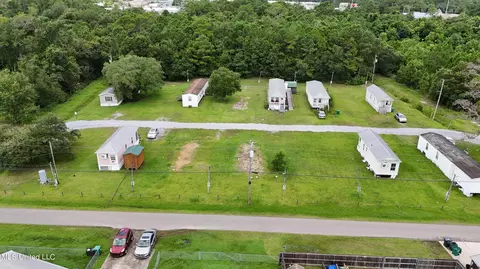 2319 Henderson St, Waveland, MS 39576