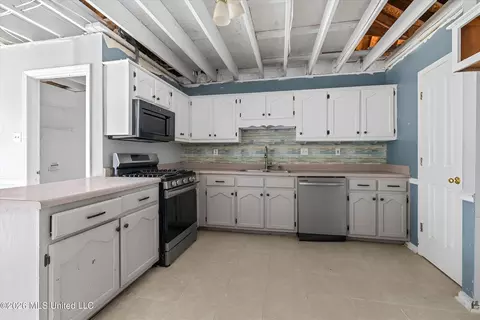 Kitchen - 2850 Jaybird Rd, Hernando, MS 38632 photo 2 of 3