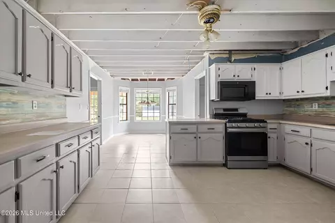 Kitchen - 2850 Jaybird Rd, Hernando, MS 38632 photo 1 of 3