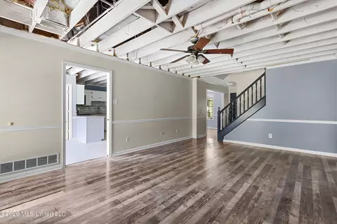 Living - 2850 Jaybird Rd, Hernando, MS 38632 photo 2 of 3