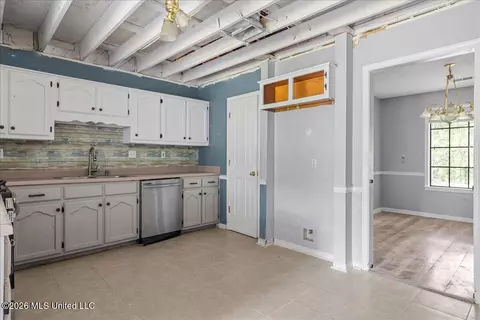 Kitchen - 2850 Jaybird Rd, Hernando, MS 38632 photo 3 of 3