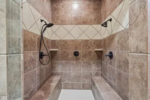 Bath - 514 North St, Brandon, MS 39042 photo 3 of 7
