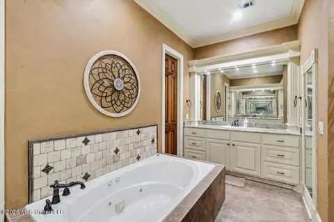 Bath - 514 North St, Brandon, MS 39042 photo 5 of 7