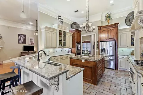 Kitchen - 514 North St, Brandon, MS 39042 photo 3 of 8
